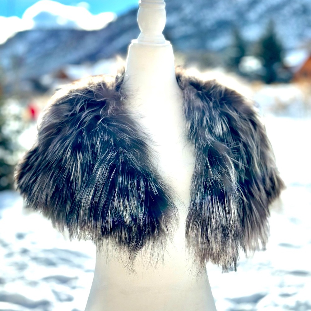 Elegant Silver Fur Fox Cape .